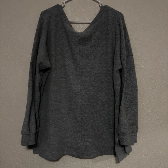 🔥5 for $25🔥 Oversized Fuzzy Cozy Women's Gray V-Neck Sweater - Picture 6 of 8